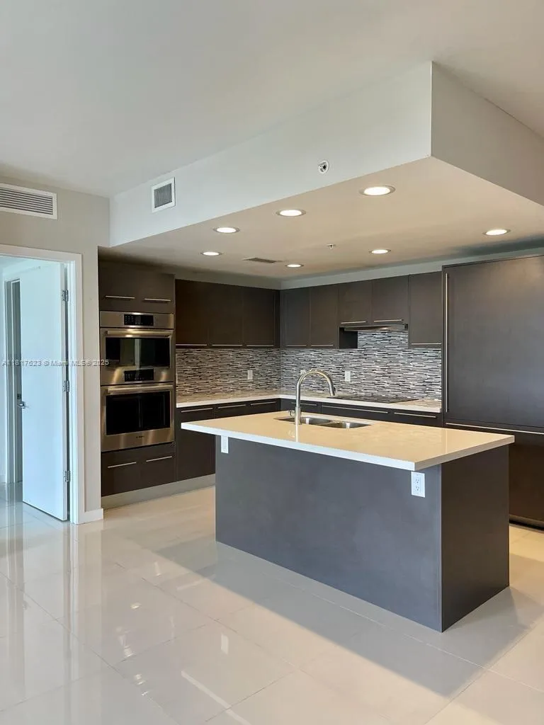 7661 NW 107th Ave # 614, Doral FL 33178