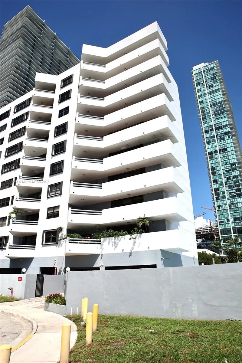 555 NE 30 st # 201, Miami FL 33137