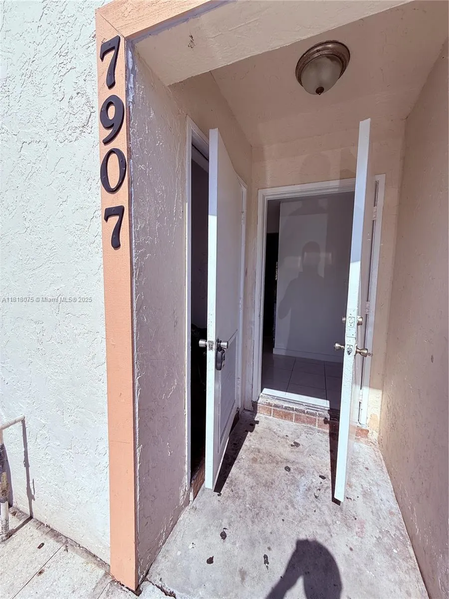 7907 SW 8th St, North Lauderdale FL 33068