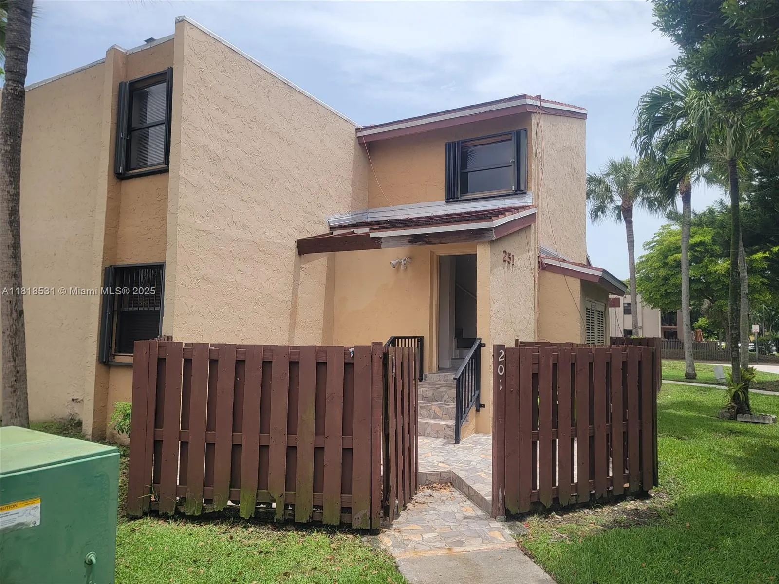 3 bedroom 2 bath for sale at 251 W Park Dr # 201, Miami FL 33172