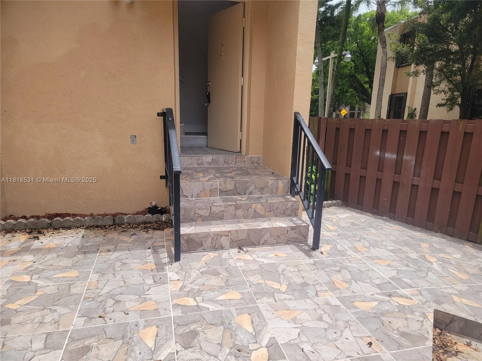 251 W Park Dr # 201, Miami FL 33172