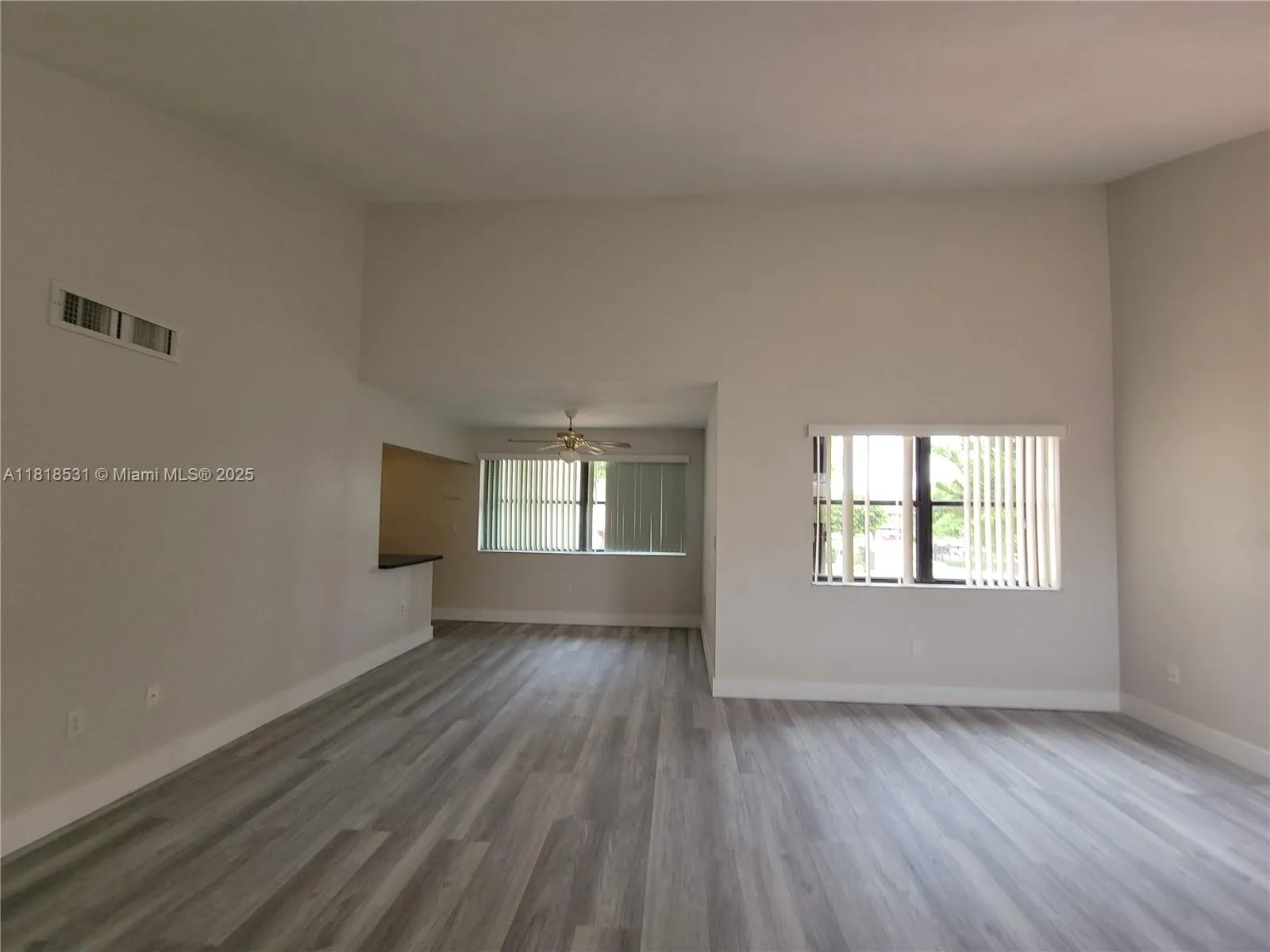 251 W Park Dr # 201, Miami FL 33172
