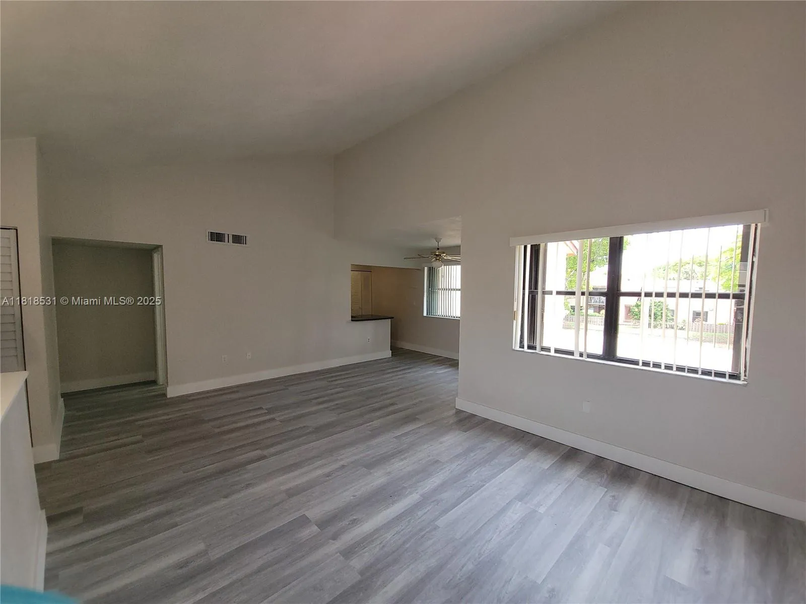 251 W Park Dr # 201, Miami FL 33172