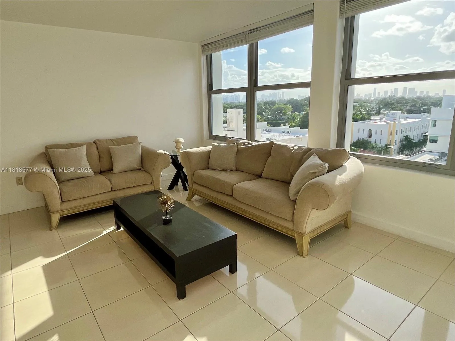1 bath for sale at 2899 Collins Ave # 810, Miami Beach FL 33140