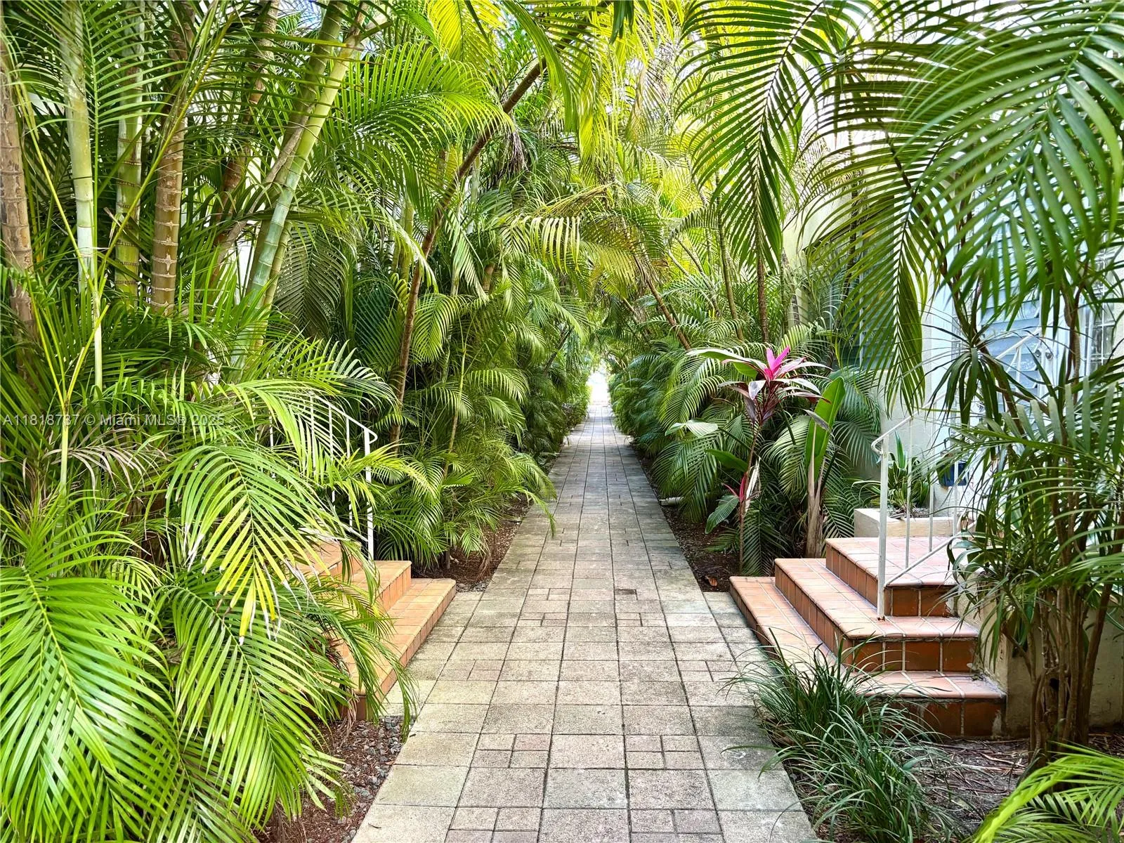 4740 Pine Tree Dr # 28, Miami Beach FL 33140