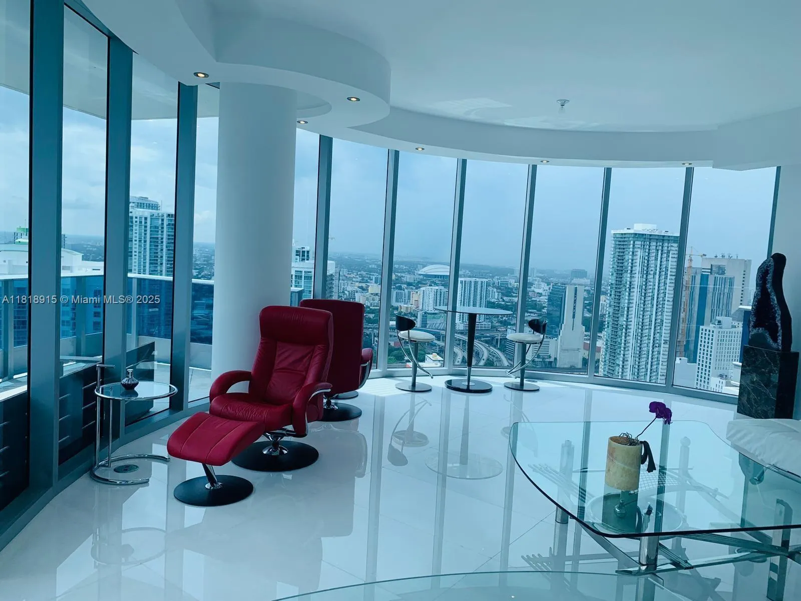 3 bedroom 3 bath for sale at 200 Biscayne Boulevard Way # 4702, Miami FL 33131