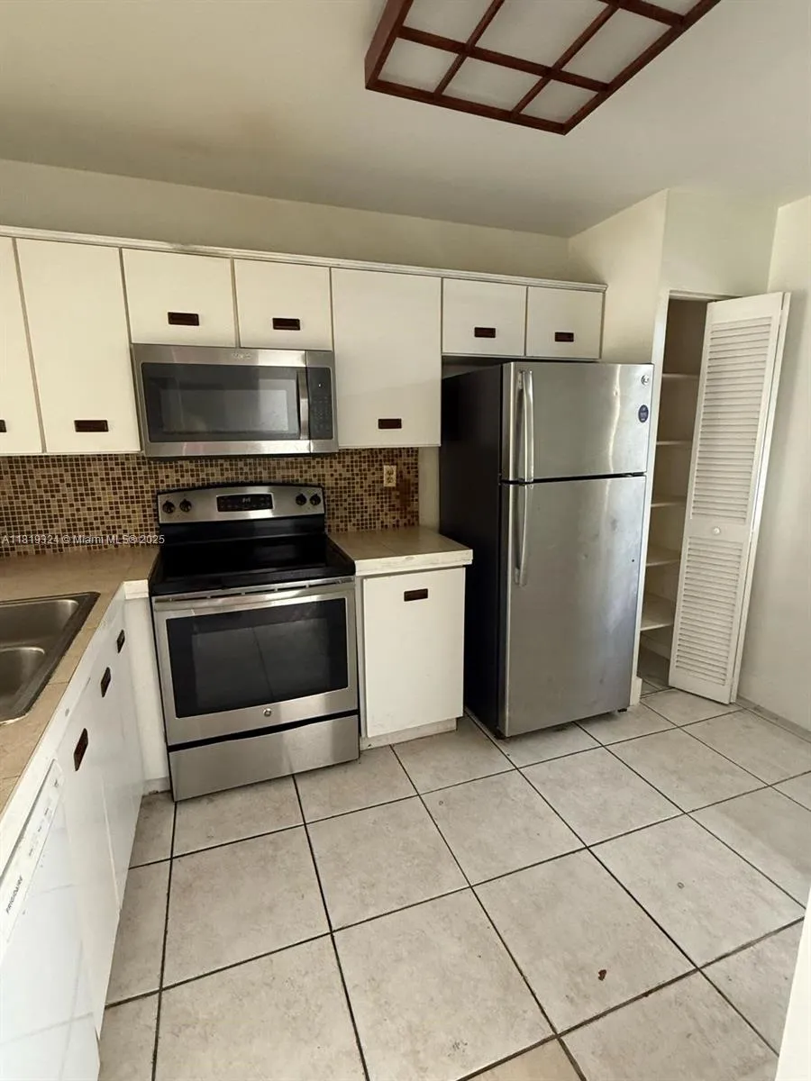 438 NE 210th Cir Ter # 4B, Miami FL 33179