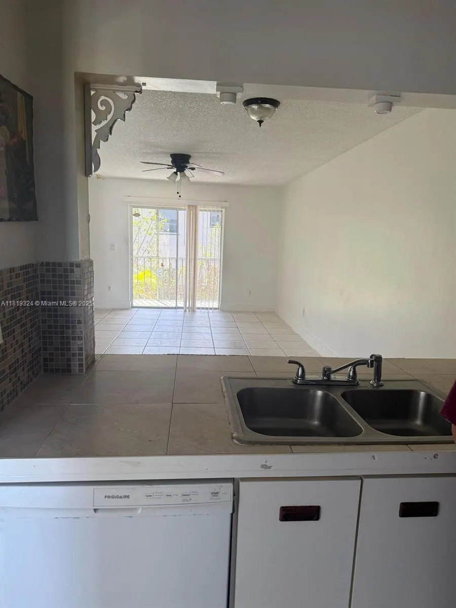 438 NE 210th Cir Ter # 4B, Miami FL 33179