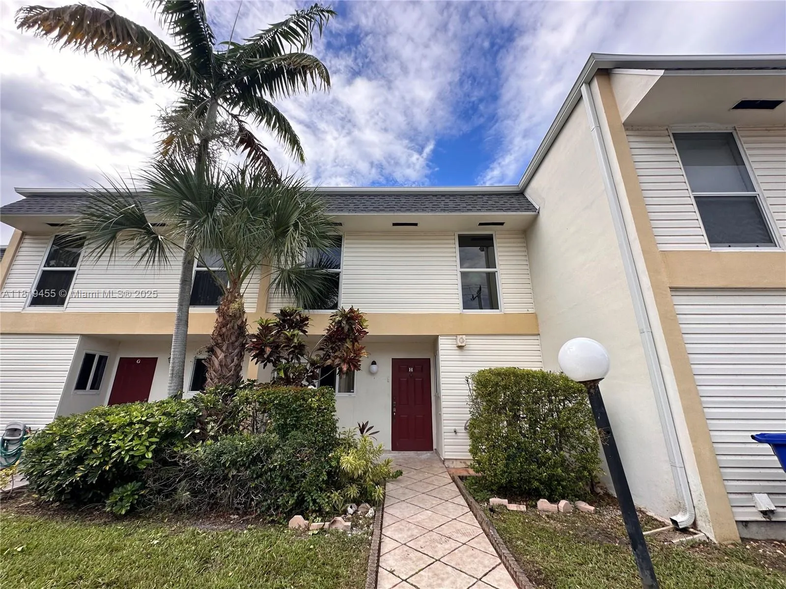 3 bedroom 3 bath for sale at 3321 Raleigh St # 3H, Hollywood FL 33021