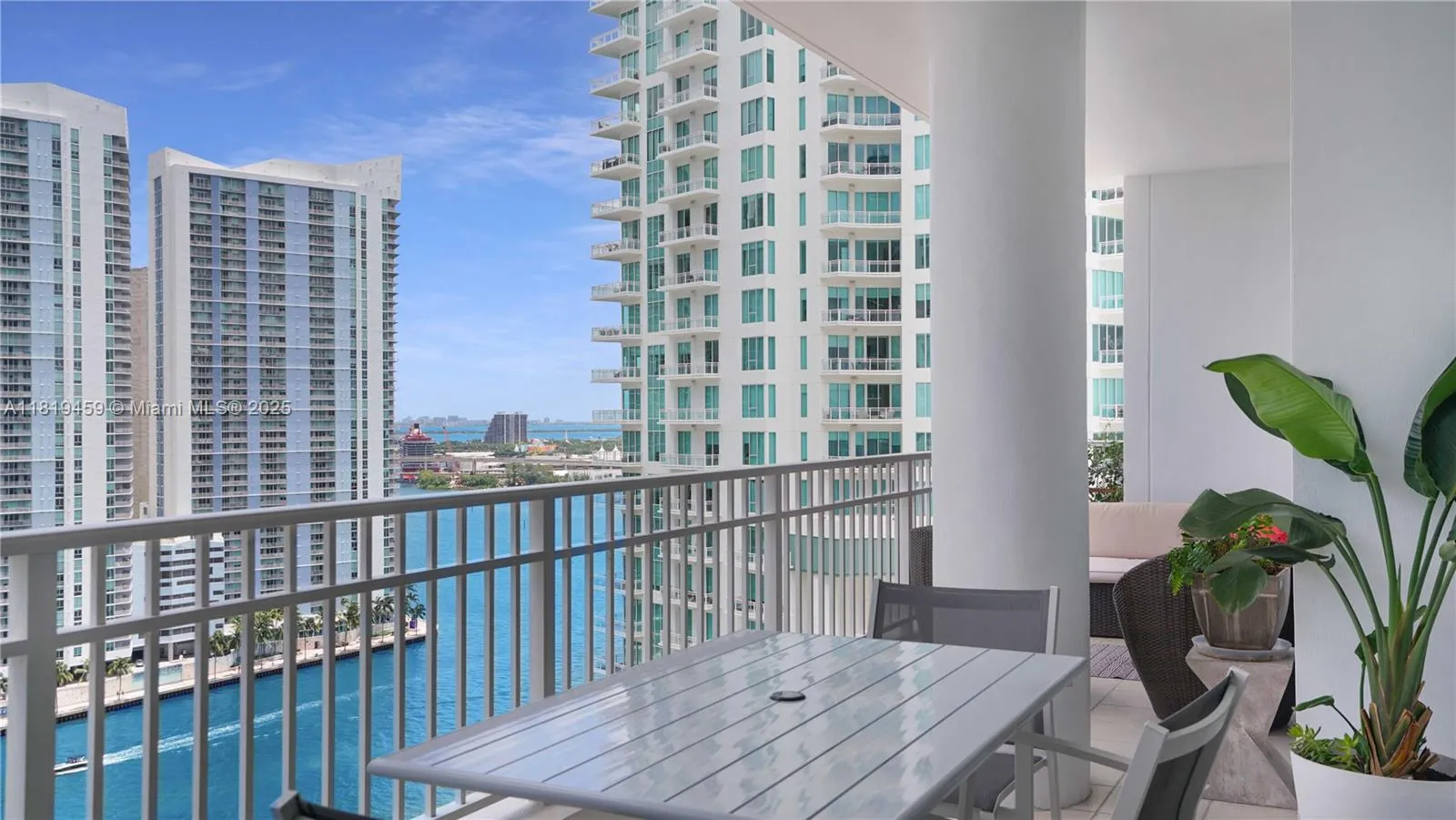 2 bedroom 2 bath for sale at 801 Brickell Key Blvd # 2210, Miami FL 33131