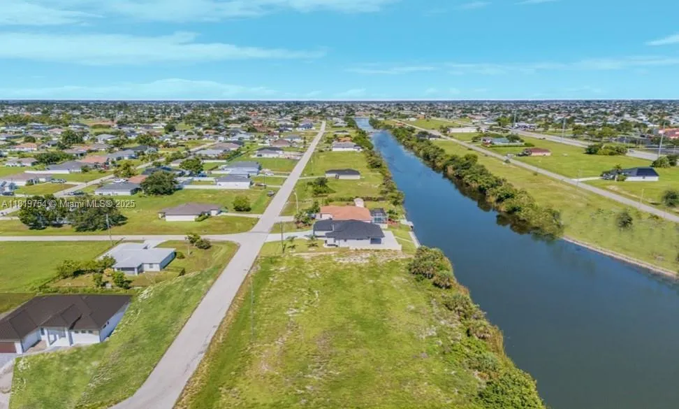 2118 NE 26th St, Cape Coral FL 33909
