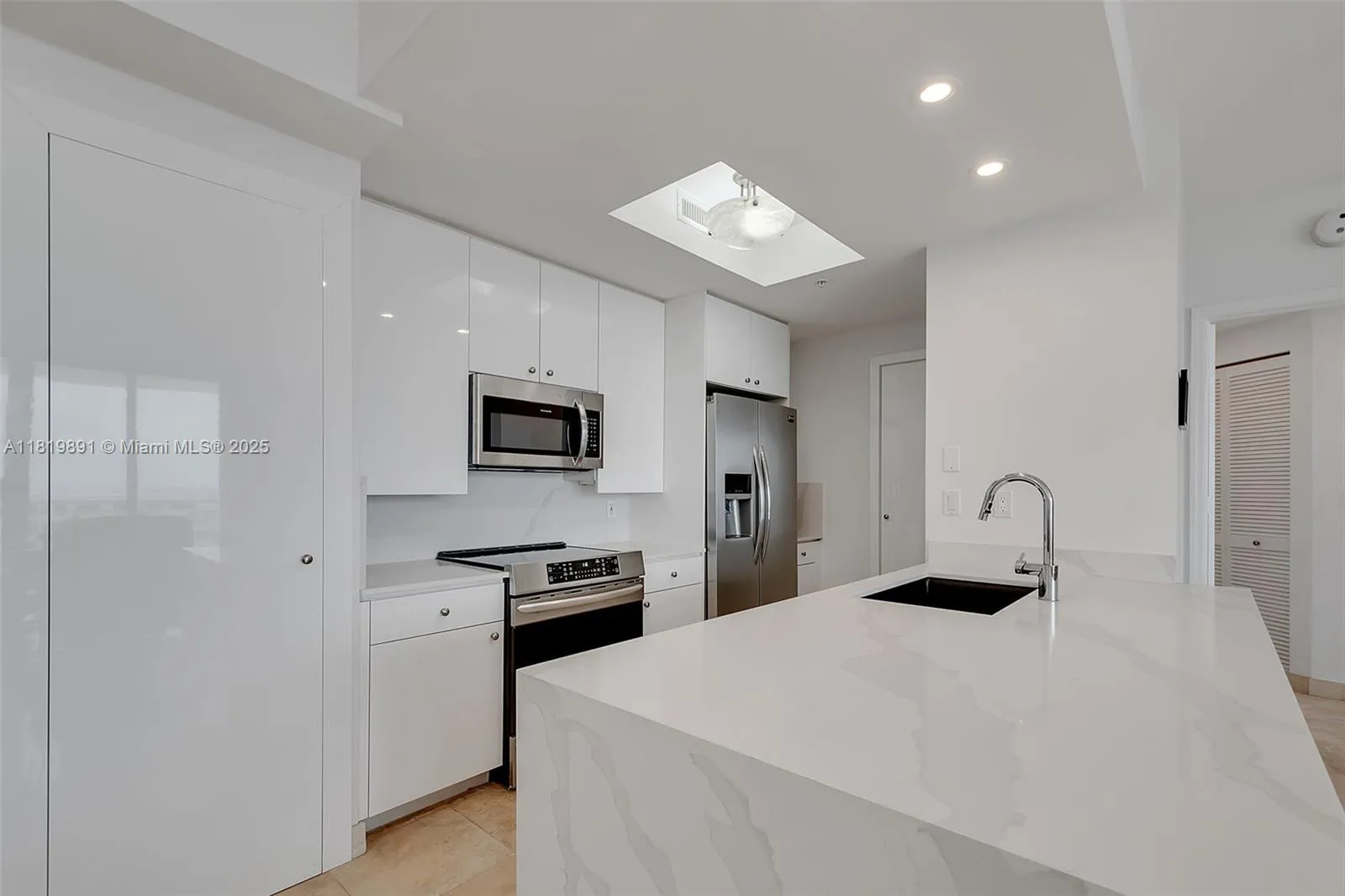 848 Brickell Key Dr # 1803, Miami FL 33131