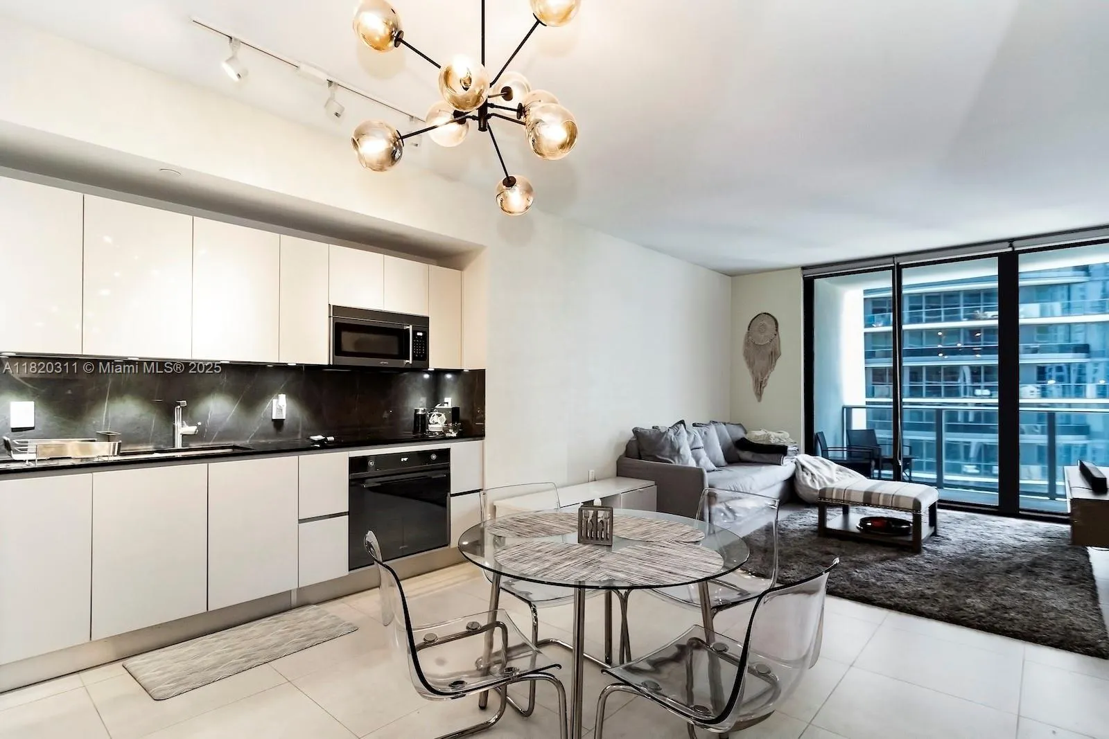 1 bedroom 1 bath for sale at 1010 Brickell Ave # 2508, Miami FL 33131