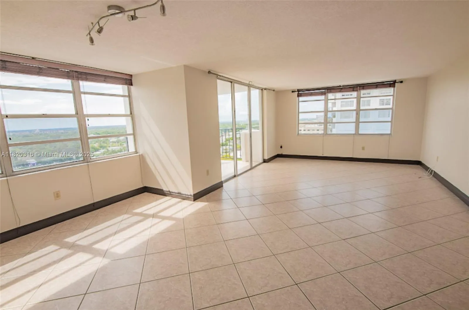 2750 NE 183rd St # 1908, Aventura FL 33160