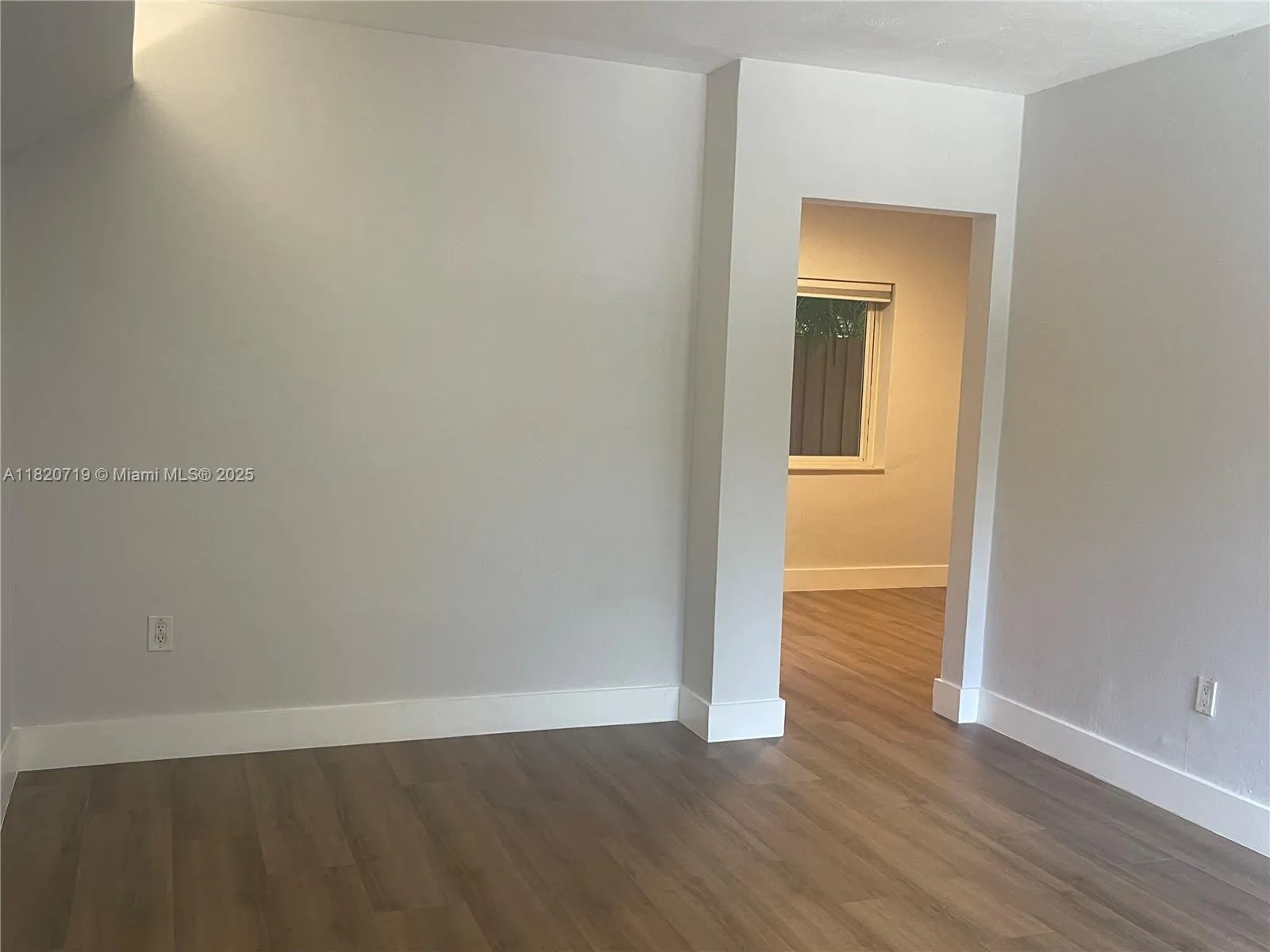 125 Edgewater Dr # 2, Coral Gables FL 33133