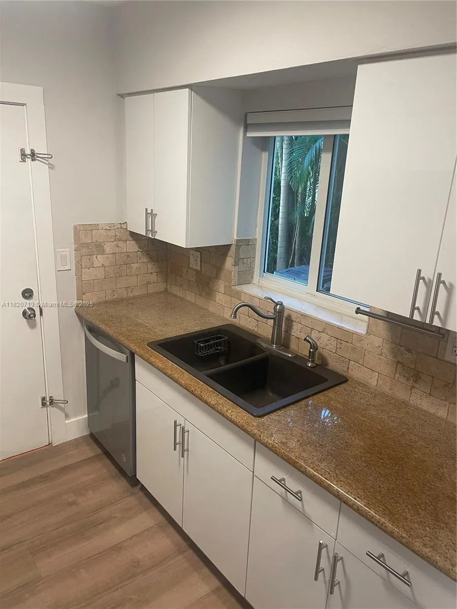 125 Edgewater Dr # 2, Coral Gables FL 33133