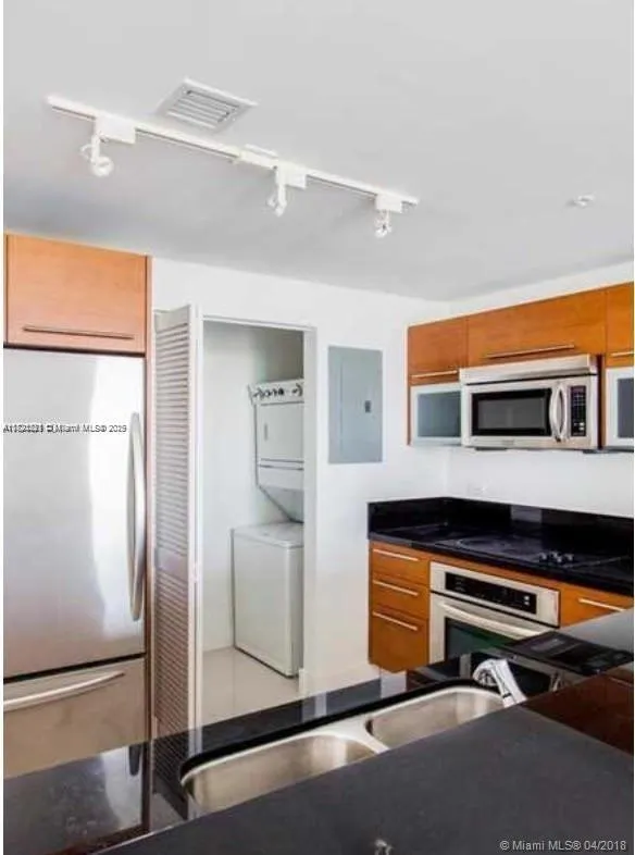 253 NE 2nd St # 809, Miami FL 33132