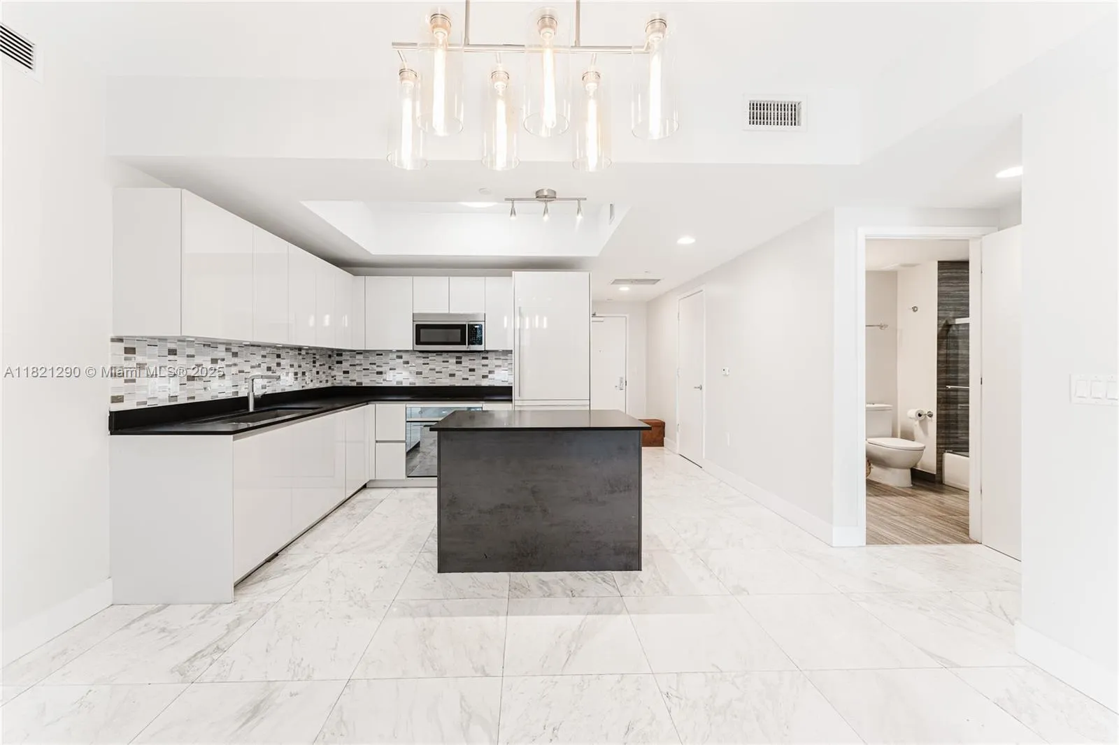 2 bedroom 2 bath for sale at 1010 Brickell Ave # 1409, Miami FL 33131