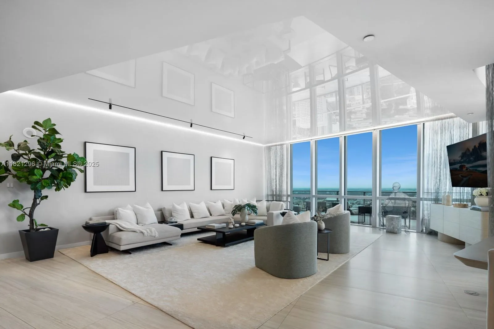 851 NE 1st Ave # 5202, Miami FL 33132