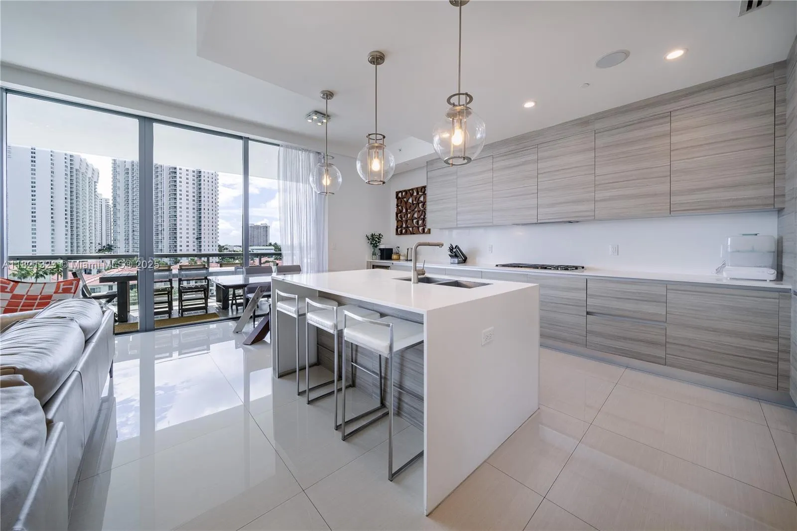 3250 NE 188th St # 606, Aventura FL 33180
