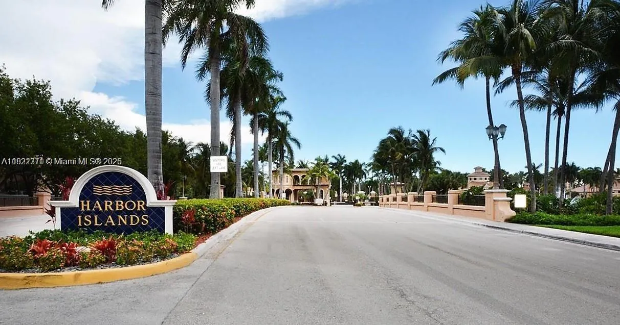 957 N Harbor View North w/DOCK, Hollywood FL 33019