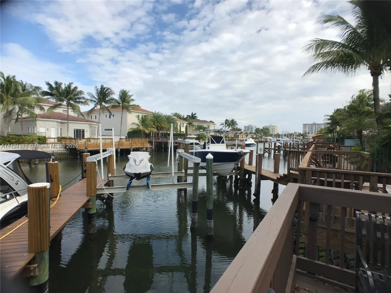 957 N Harbor View North w/DOCK, Hollywood FL 33019