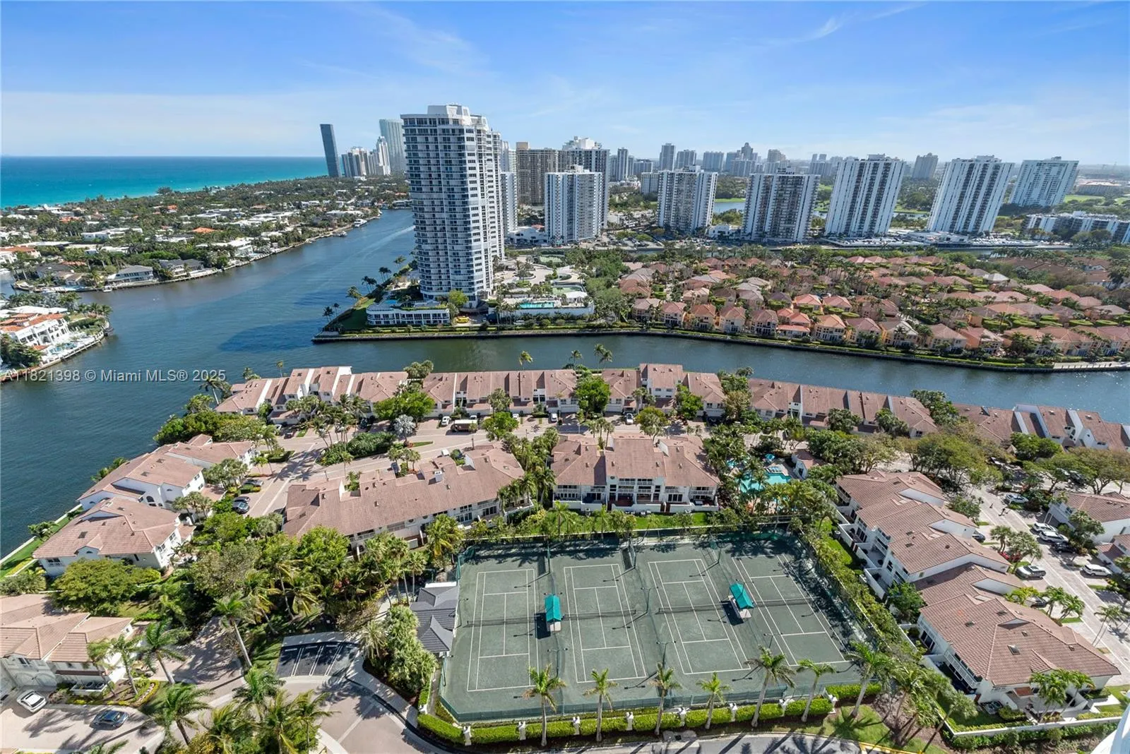 3 bedroom 2 bath for sale at 21050 Point Pl # 2702, Aventura FL 33180