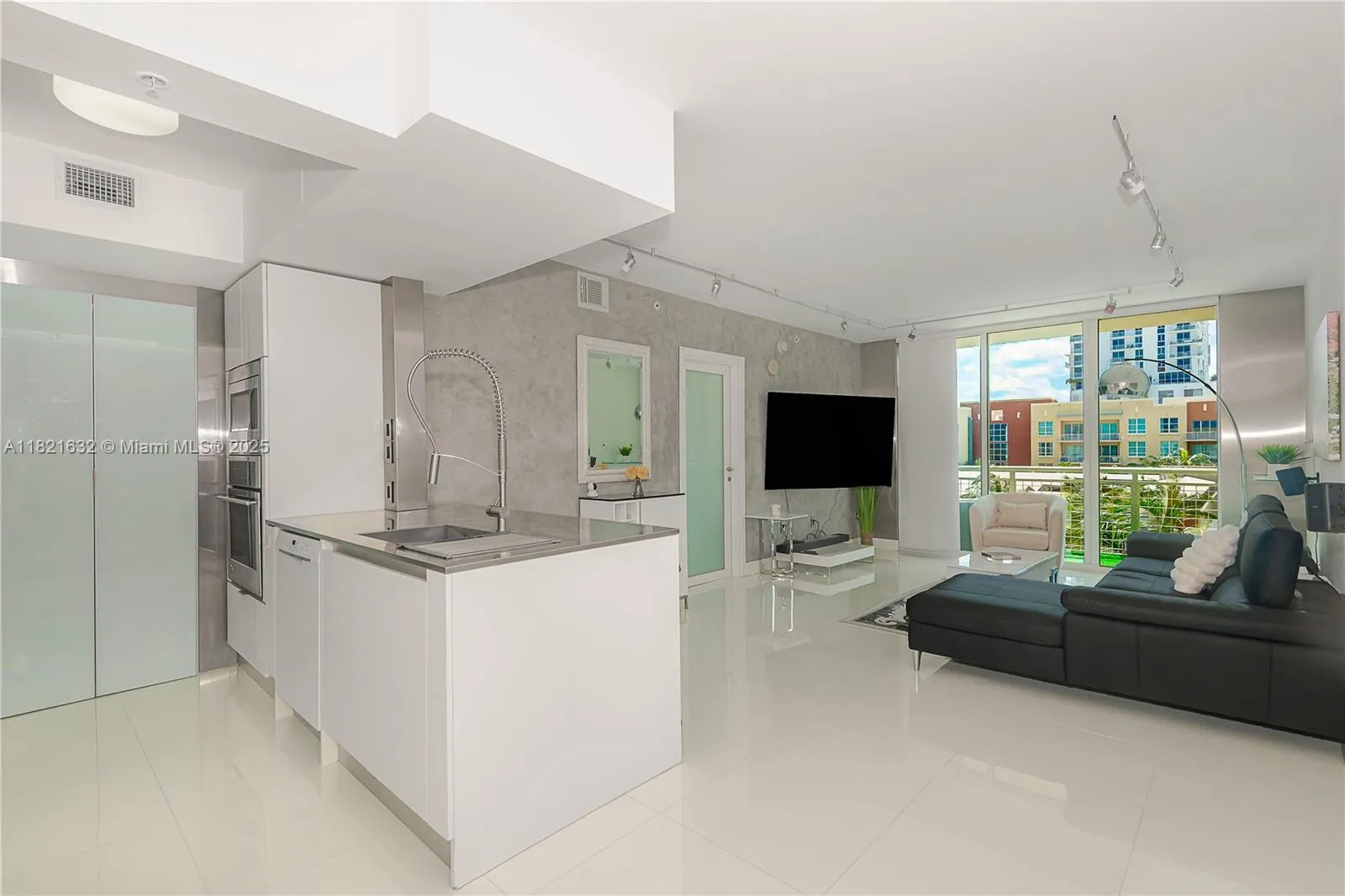 2 bedroom 2 bath for sale at 2000 N Bayshore Dr # 617, Miami FL 33137