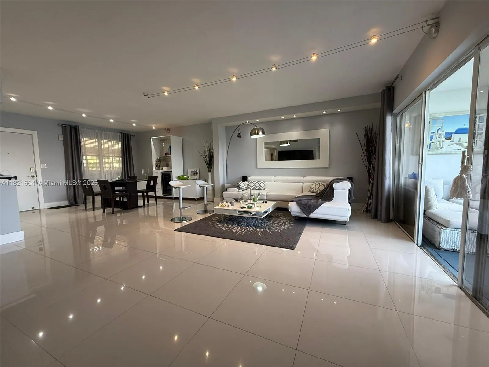 471 Ives Dairy Rd # 3, Miami FL 33179