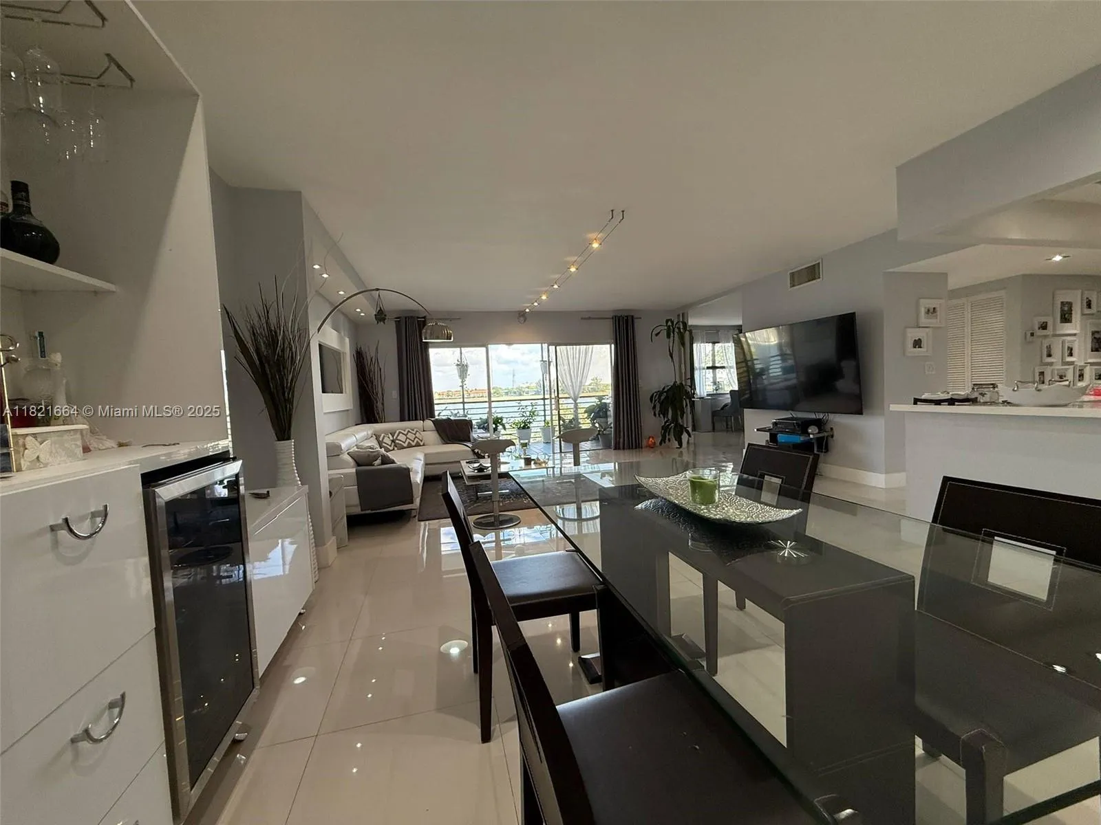 471 Ives Dairy Rd # 3, Miami FL 33179