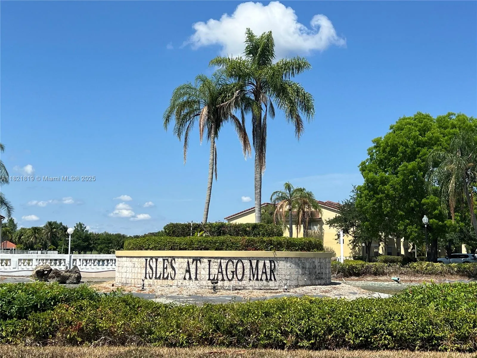1 bedroom 1 bath for sale at 12730 Vista Isles Dr # 813, Sunrise FL 33325