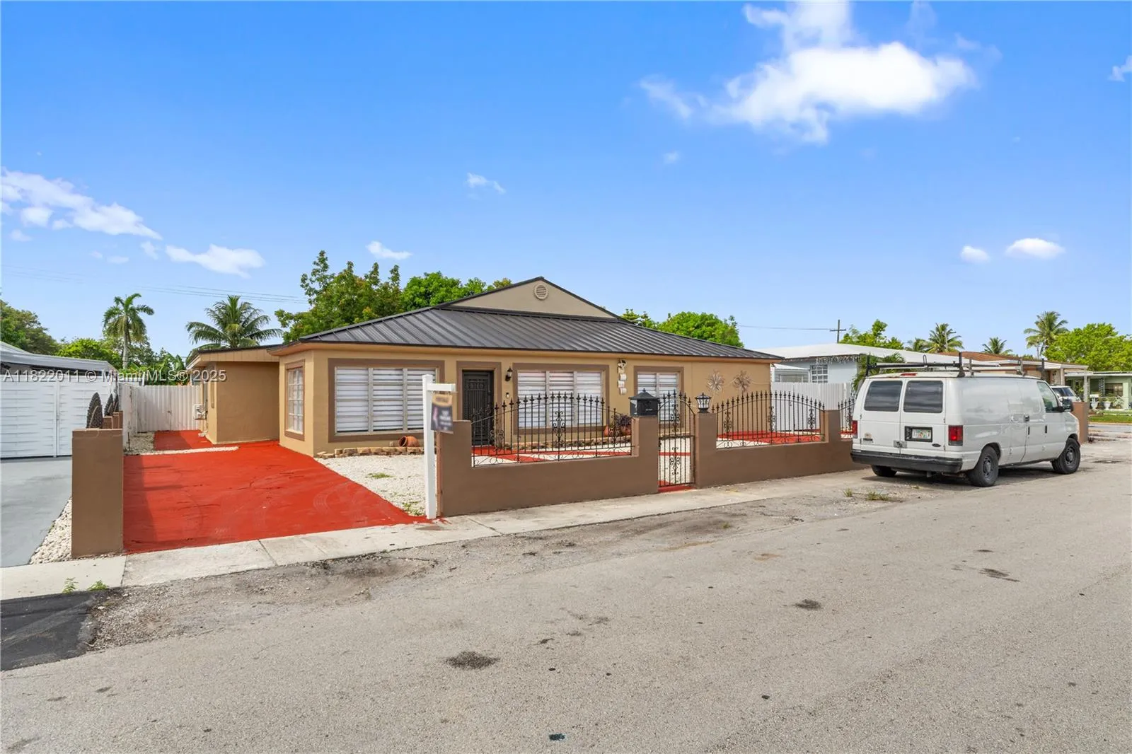230 W 47th St, Hialeah FL 33012