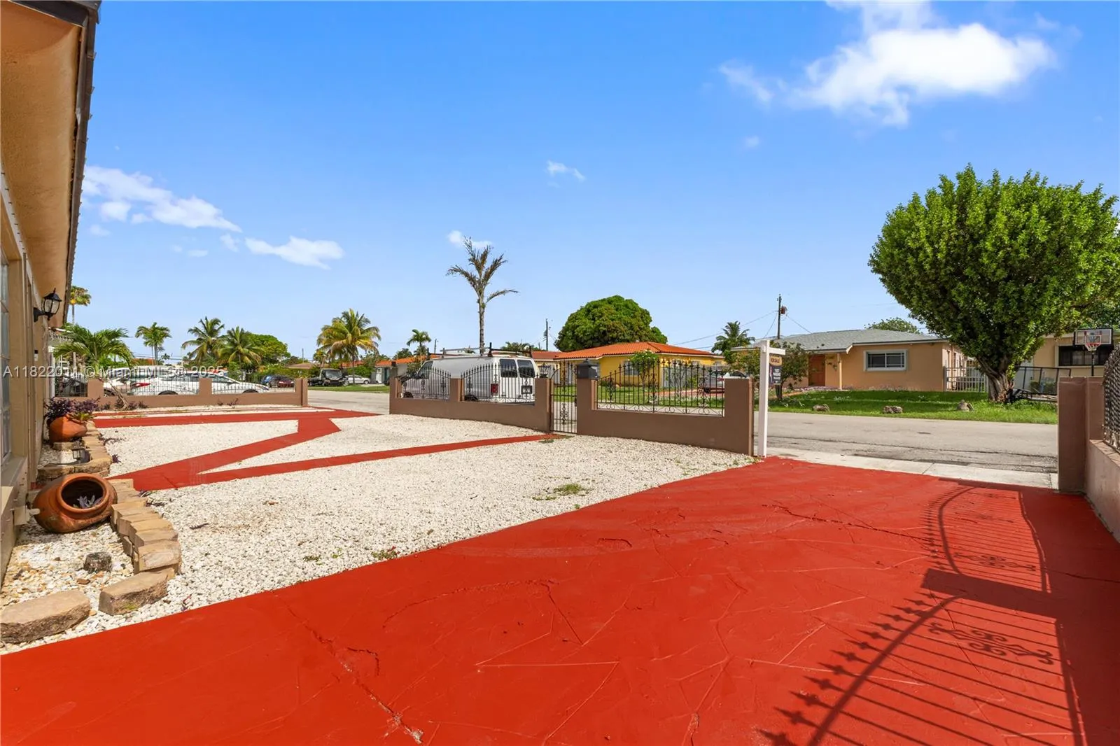 230 W 47th St, Hialeah FL 33012
