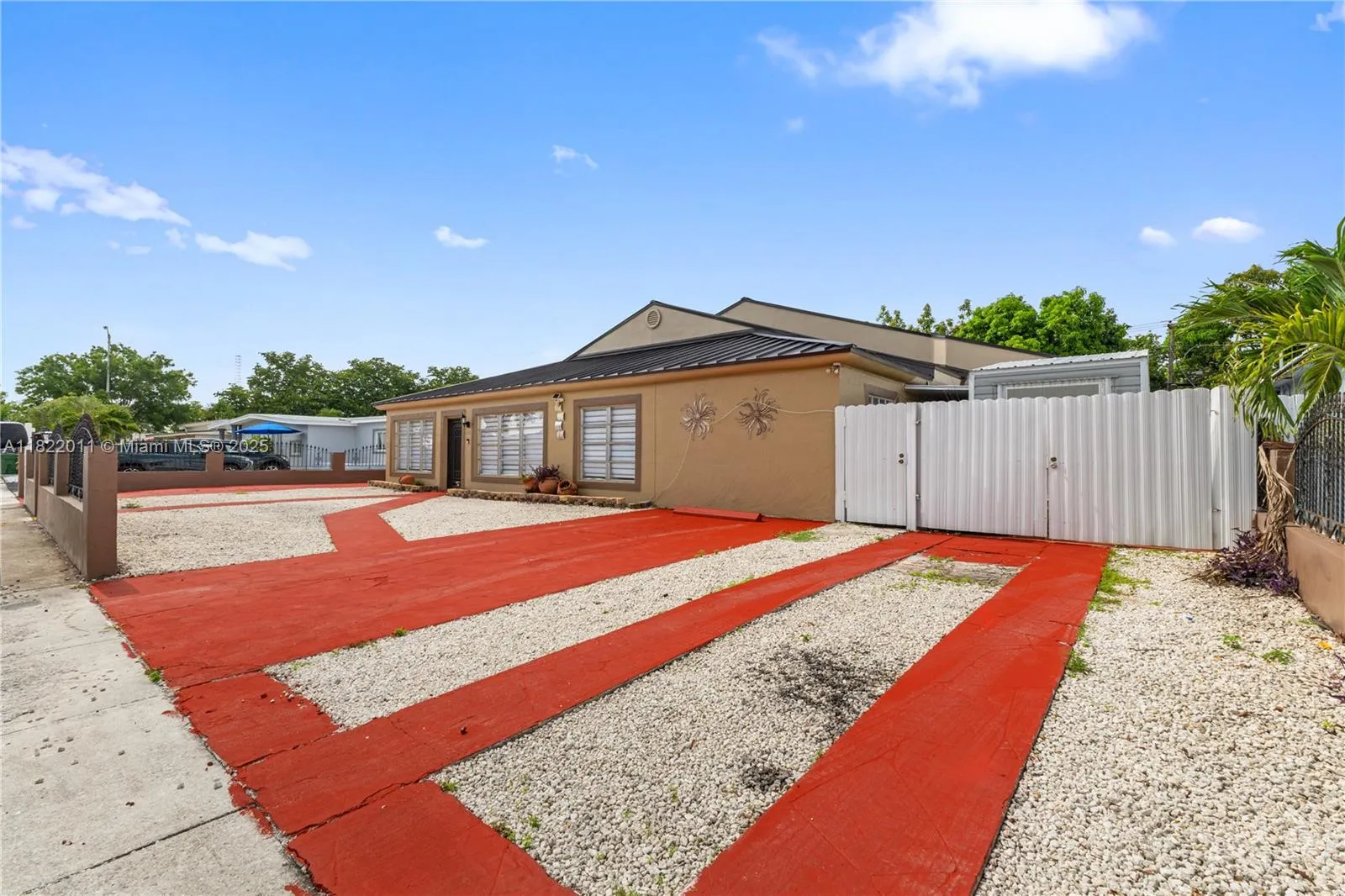 230 W 47th St, Hialeah FL 33012