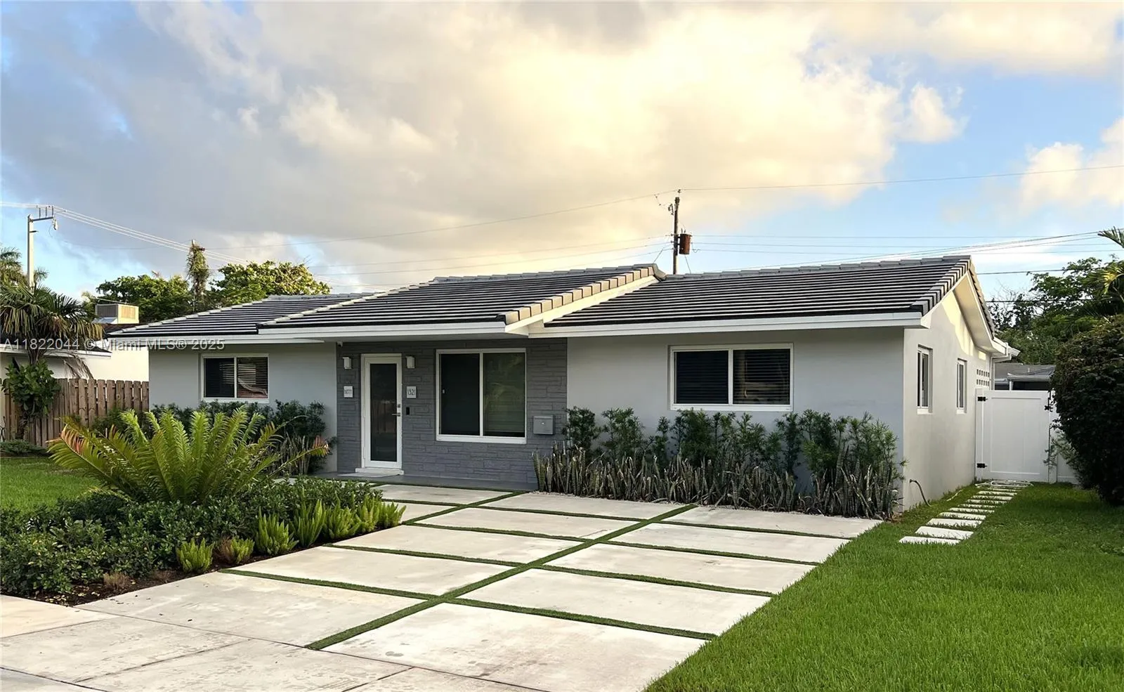 3 bedroom 2 bath for sale at 1321 Garfield St, Hollywood FL 33019