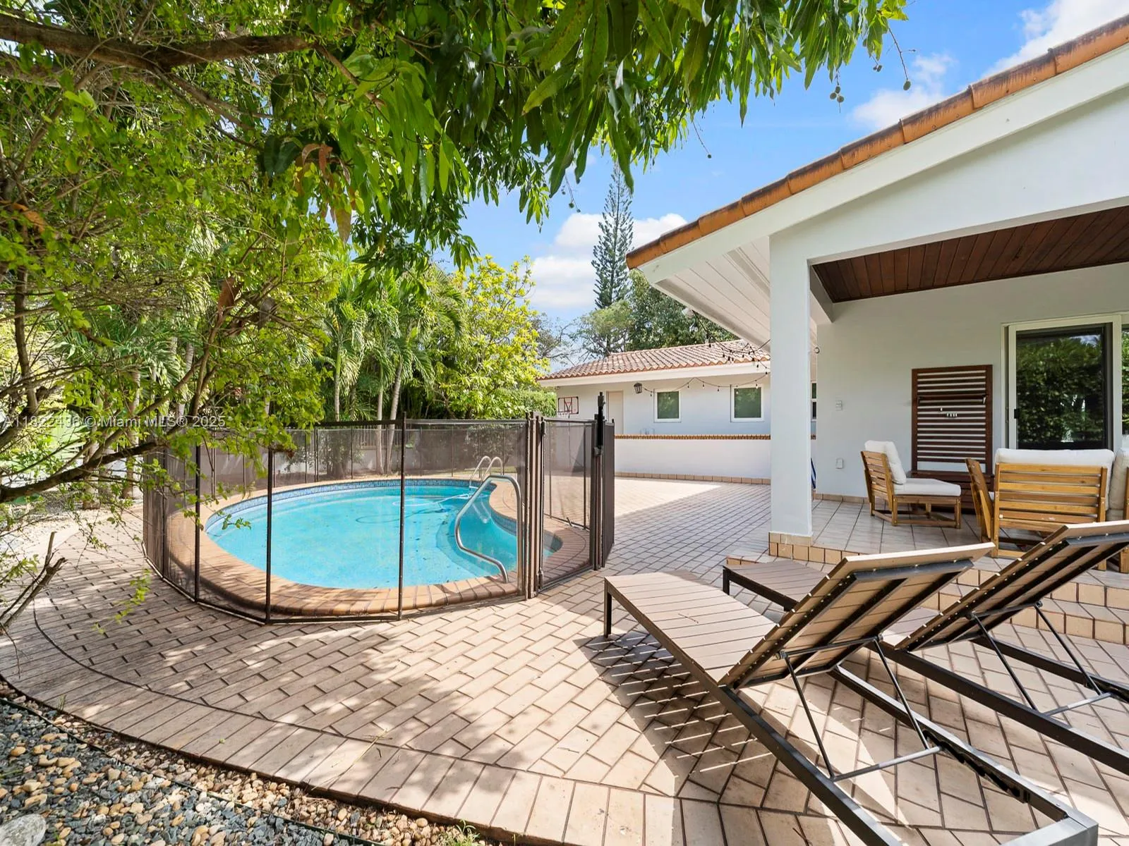 4 bedroom 5 bath for sale at 811 Trascoro Ave, Coral Gables FL 33134