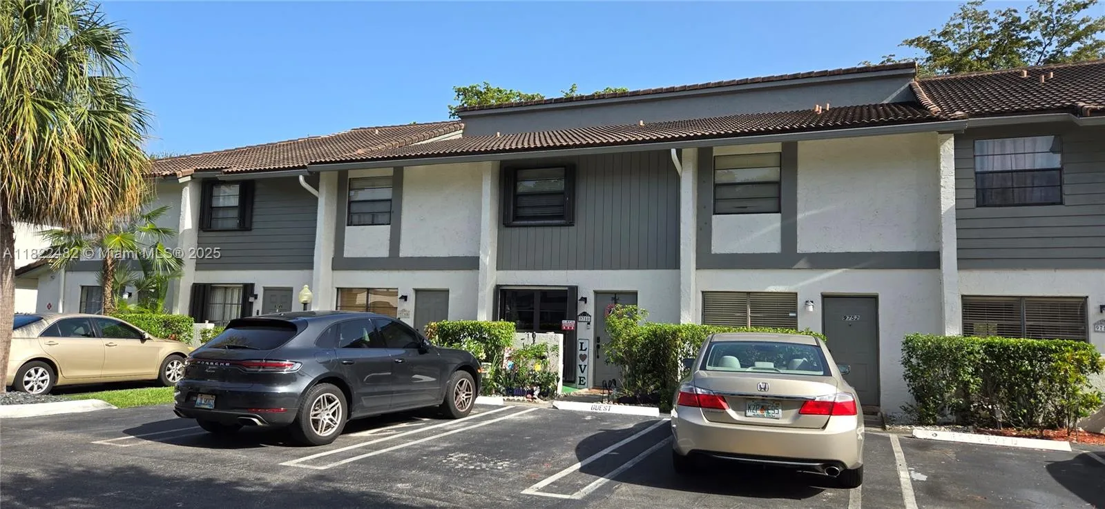 2 bedroom 2 bath for sale at 9750 NW 14th St # 5, Coral Springs FL 33071