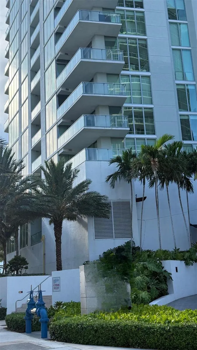 3 bedroom 4 bath for sale at 2900 NE 7th Ave # 1407, Miami FL 33137