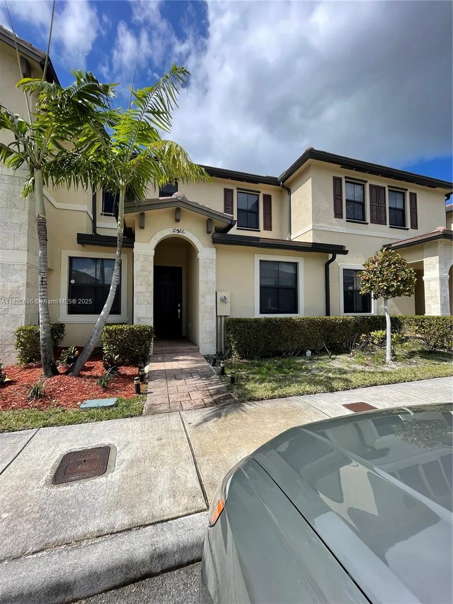 3 bedroom 3 bath for sale at 10586 W 33rd Ct # 10586, Hialeah FL 33018