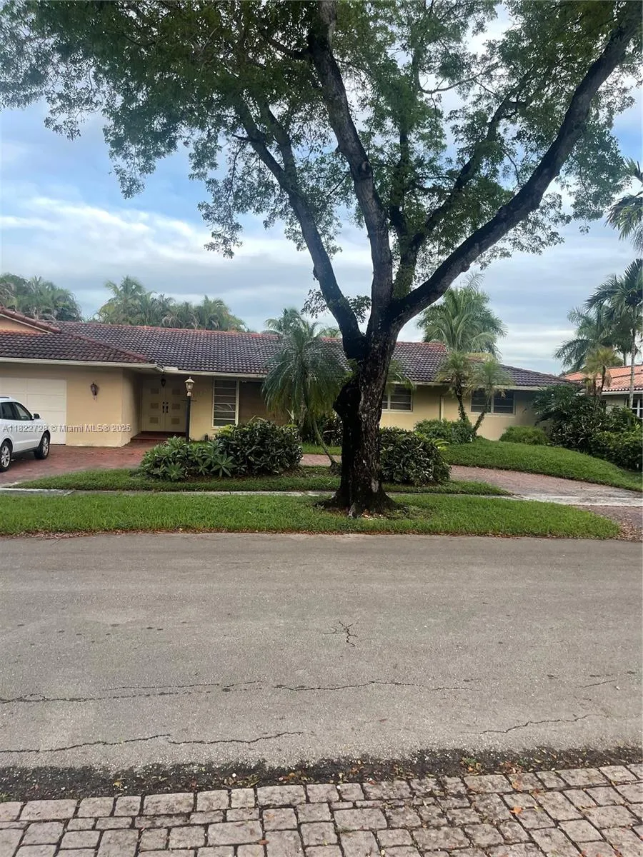 5 bedroom 3 bath for sale at 16120 E Troon Cir, Miami Lakes FL 33014