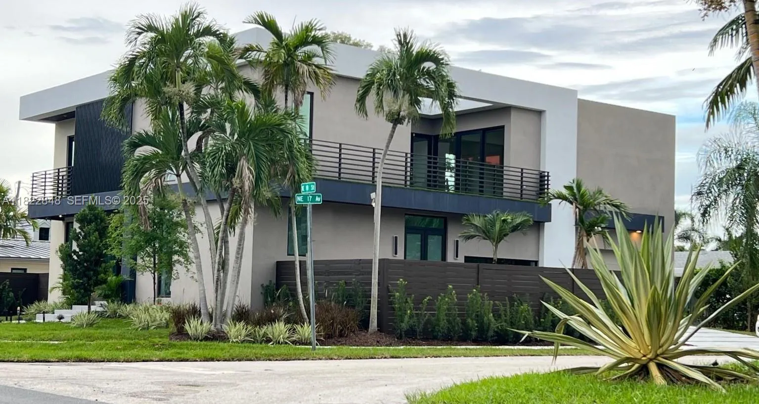 5 bedroom 4 bath for sale at 1700 NE 18th St, Fort Lauderdale FL 33305