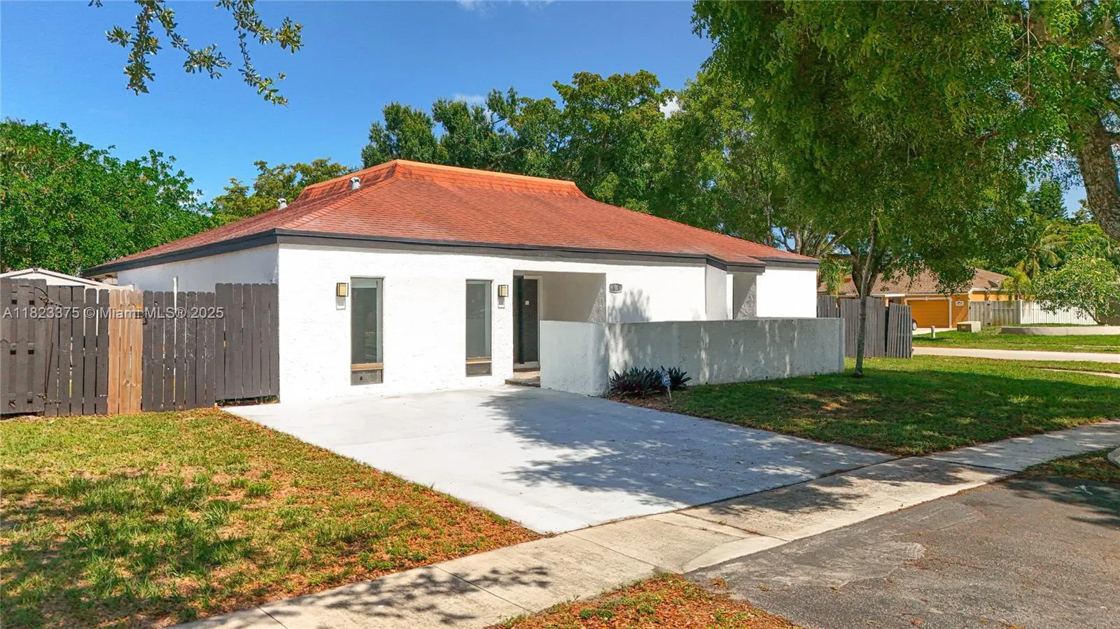 5 bedroom 2 bath for sale at 4996 SW 95th Ave, Cooper City FL 33328