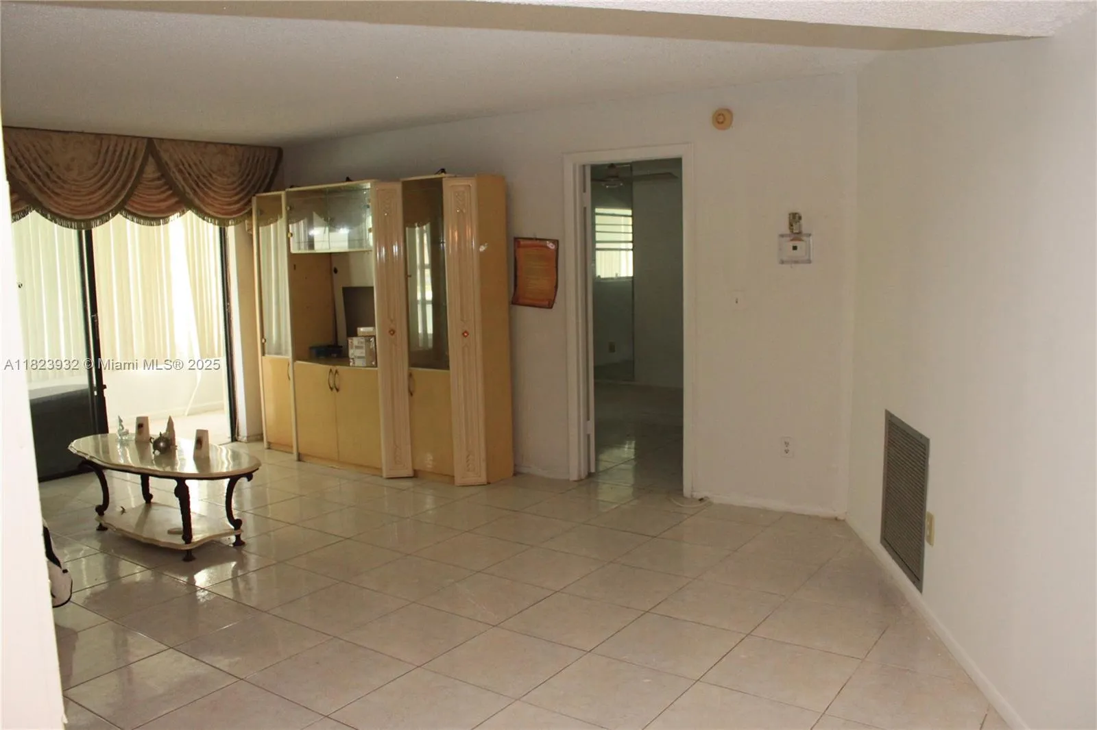 4090 NW 42nd Ave # 106, Lauderdale Lakes FL 33319