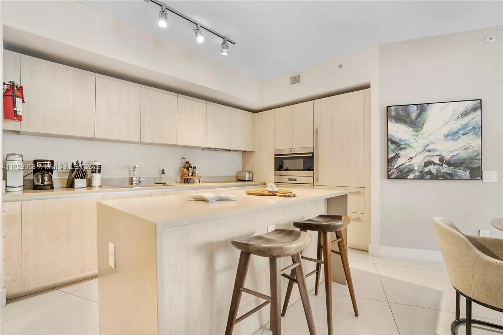 1 bedroom 1 bath for sale at 4111 S Ocean Dr # 3709, Hollywood FL 33019