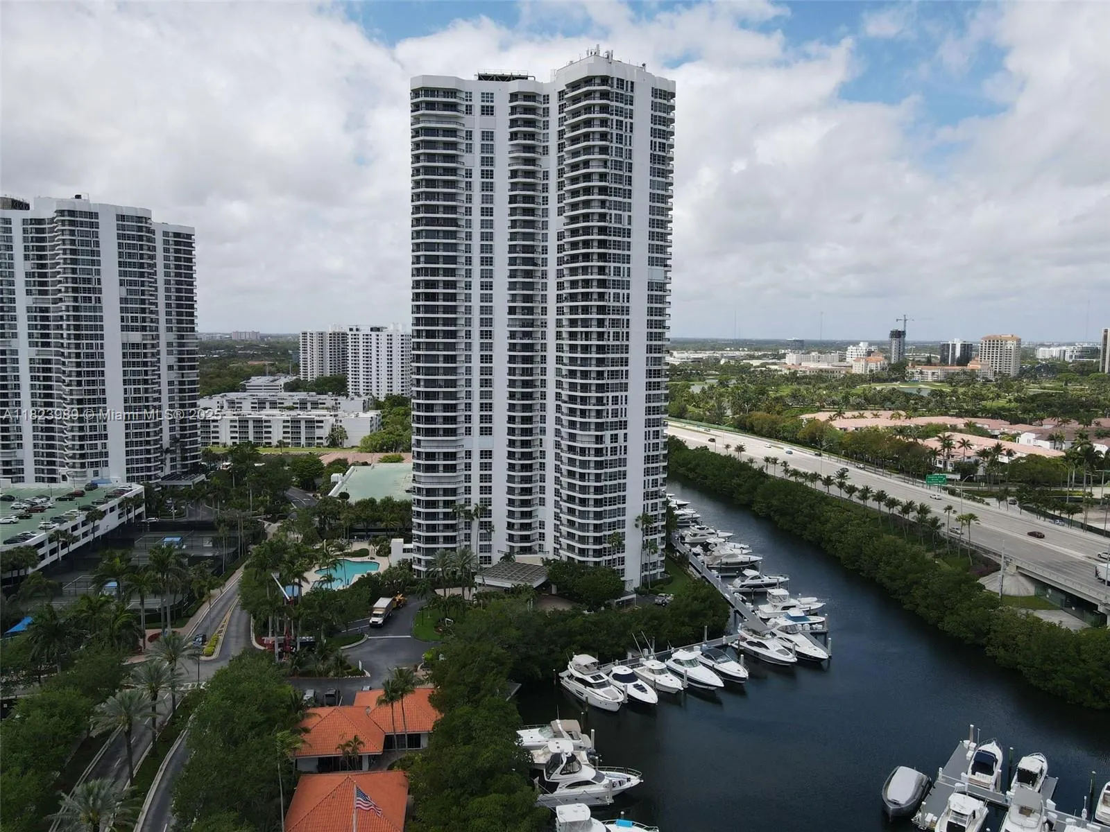 3 bedroom 3 bath for sale at 3500 Mystic Pointe Dr # 401, Aventura FL 33180