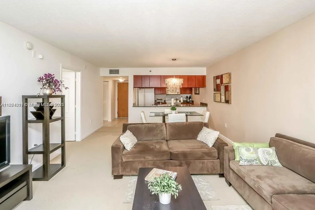 1200 Brickell Bay Dr # 1518, Miami FL 33131