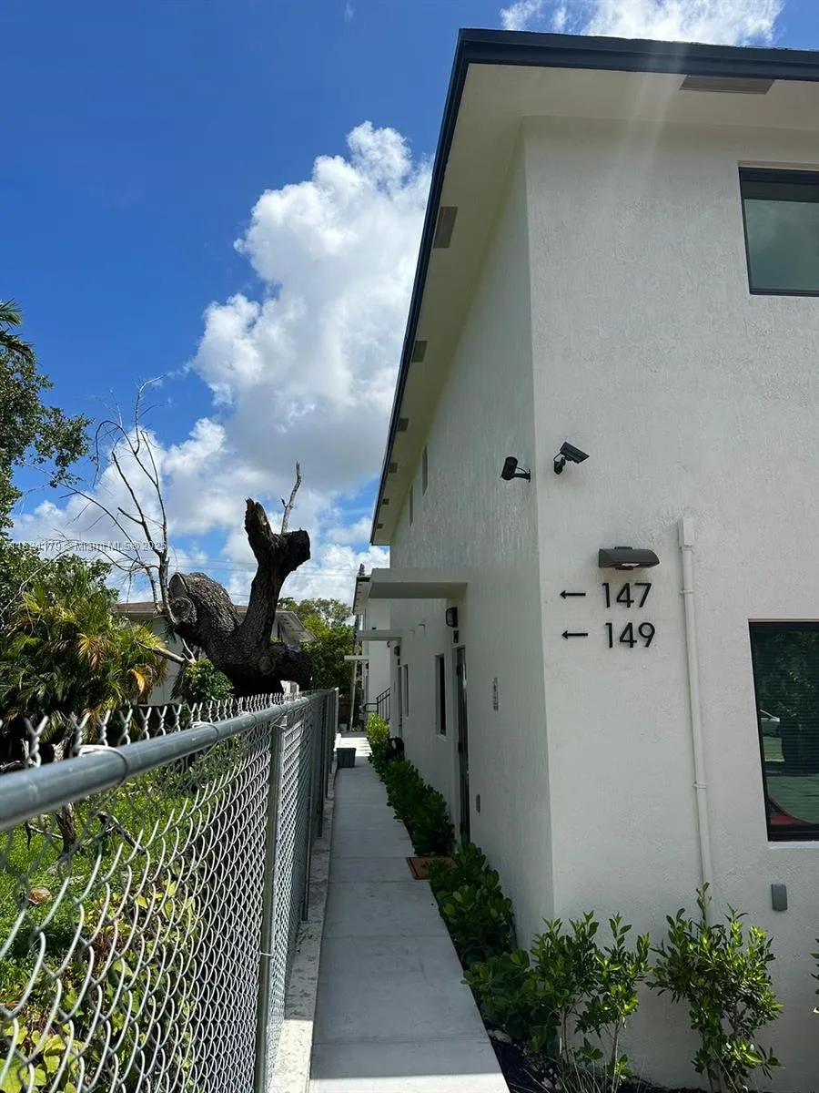 147 NW 61st St, Miami FL 33127