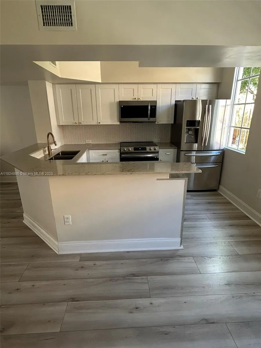 2 bedroom 2 bath for sale at 2921 NE 185th St # 1205, Aventura FL 33180