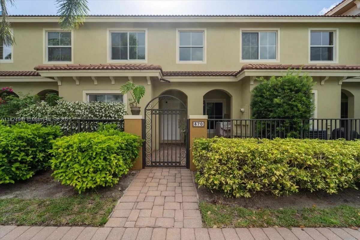 3 bedroom 3 bath for sale at 370 Lake Monterey Cir, Boynton Beach FL 33426