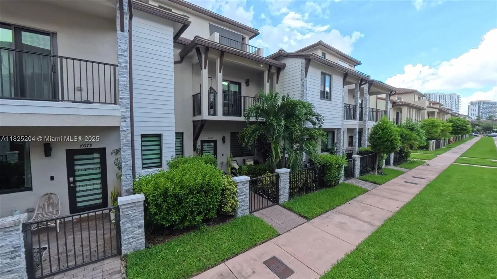 3 bedroom 2 bath for sale at 4680 NW 83rd Path # 4680, Doral FL 33166